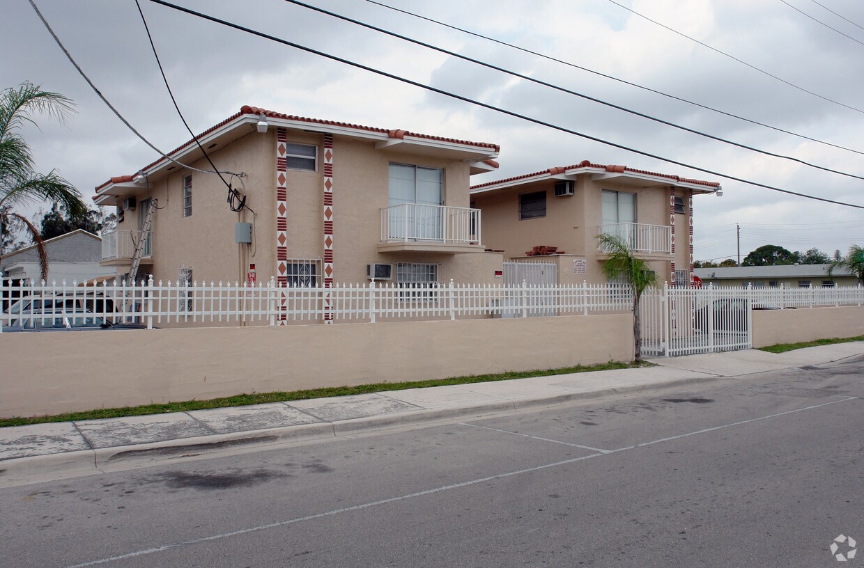 Primary Photo - 330 S Perviz Ave