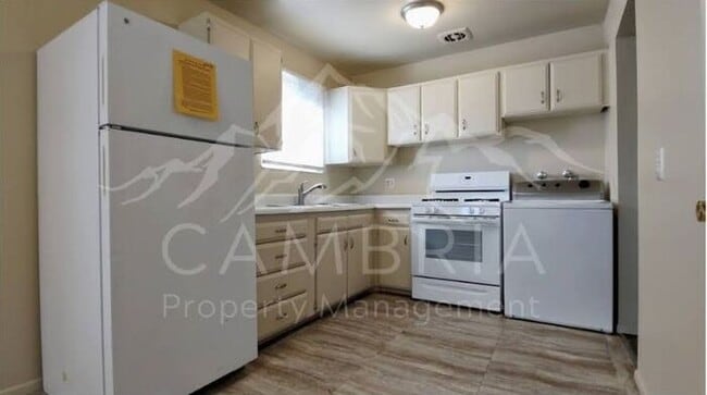 Foto del edificio - Cozy 2 Bedroom Available in Salt Lake