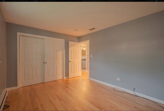 Foto del edificio - 323 Marshall Rd