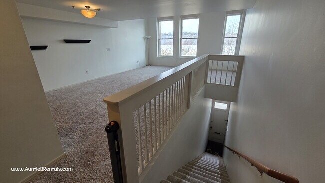 Foto del edificio - 3-Bedroom Upper-Level Condo in Historic Downtown Stillwater - VIDEO TOUR!