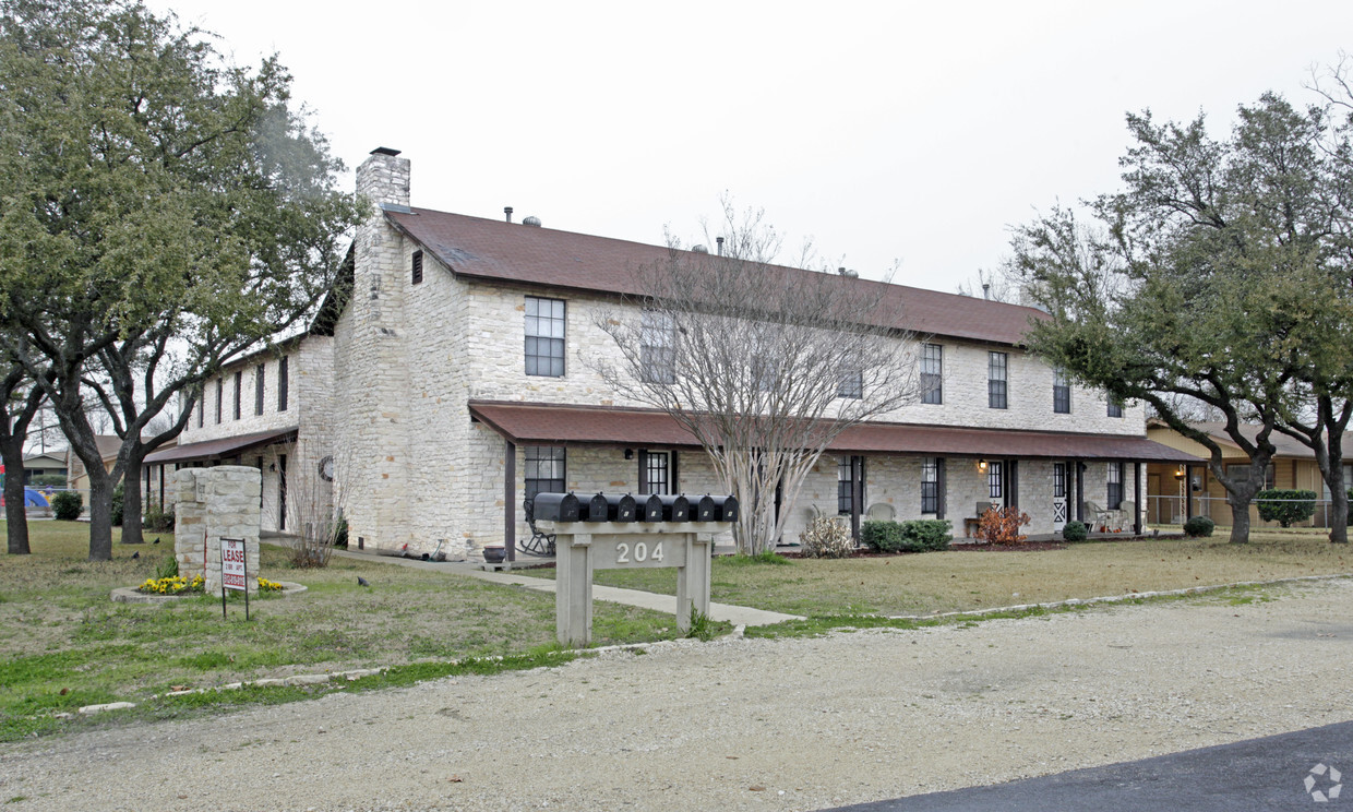 Primary Photo - Wagon Wheel Apartments