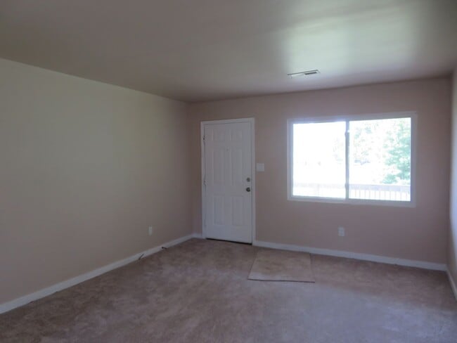 Building Photo - Colonial Heights Virginia