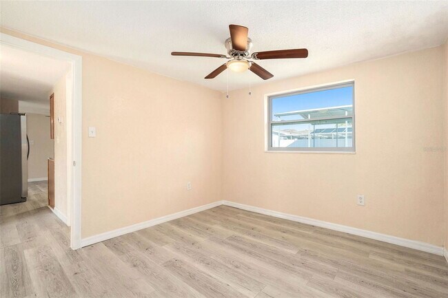 Foto del edificio - 7321 Parrot Dr