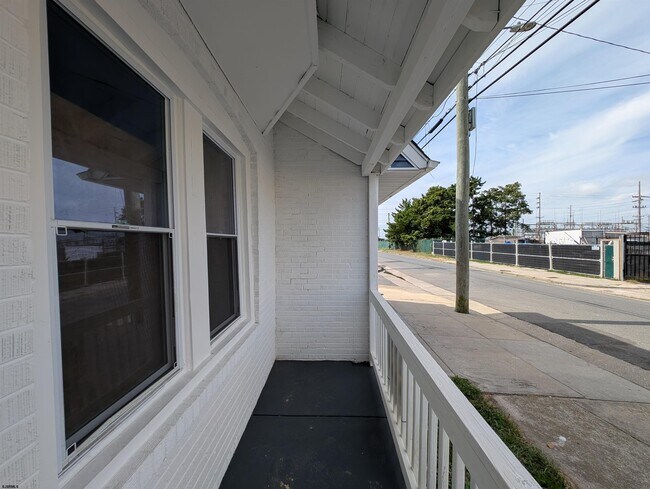 Building Photo - 2008 McKinley Ave