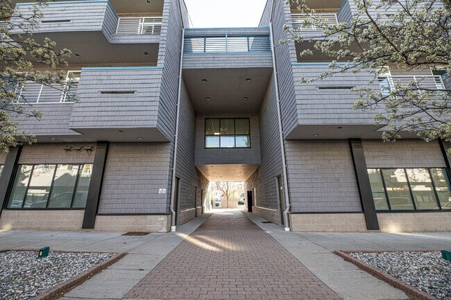 Foto del edificio - 529 Miller Dr