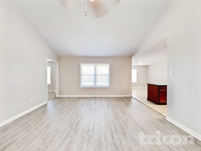 Foto del edificio - 329 Shoshone Ridge Dr