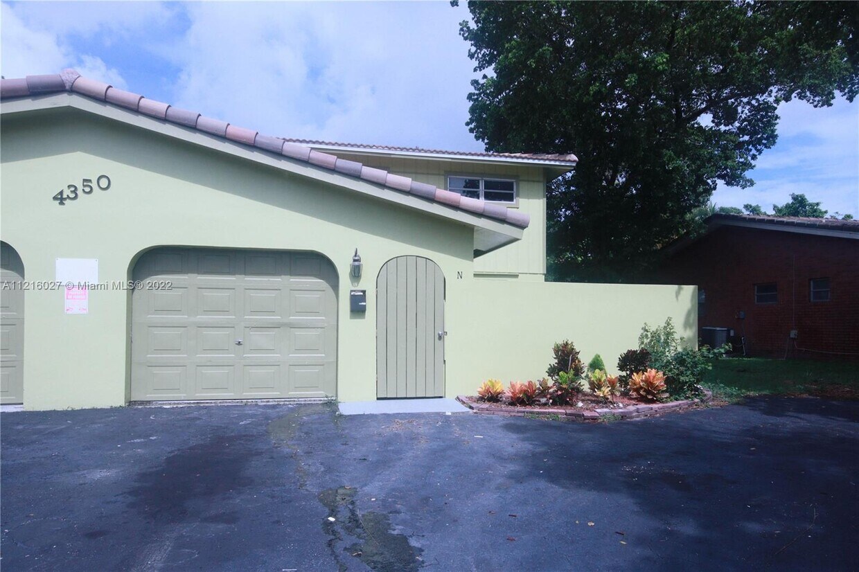 Foto principal - 4350 NW 80th Ave