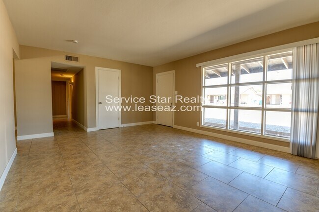 Foto del edificio - 3433 W Claremont St