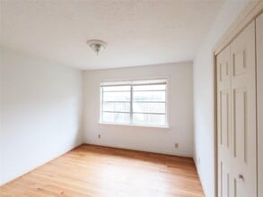 Building Photo - 5231 Beechnut St