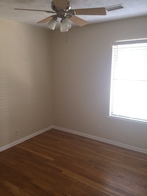 Building Photo - Sylvan Park!