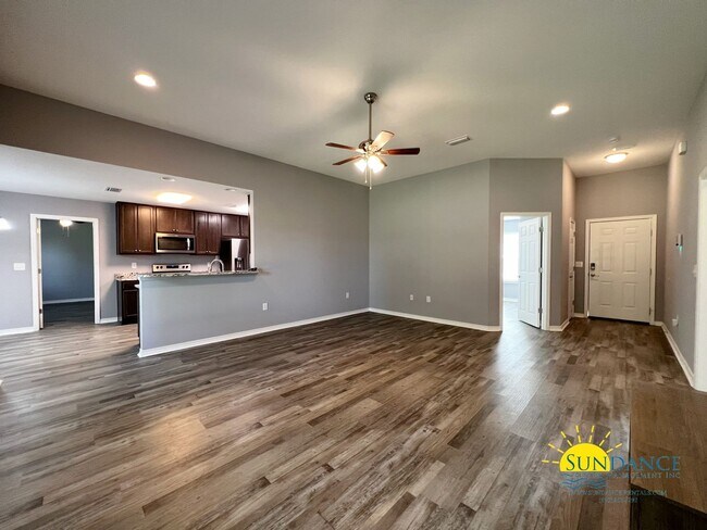 Foto del edificio - Charming 4-Bedroom Home in Crestview: Prim...