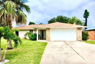 Building Photo - 1213 SE 21st Ave