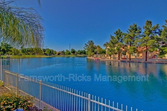 Building Photo - 420 E Stonebridge Dr