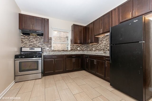 Kitchen - 7944 S Loomis Blvd