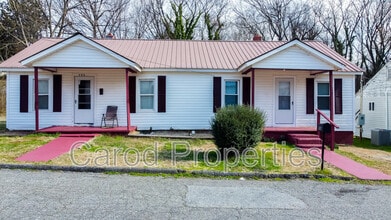 Building Photo - 306 E 1st St