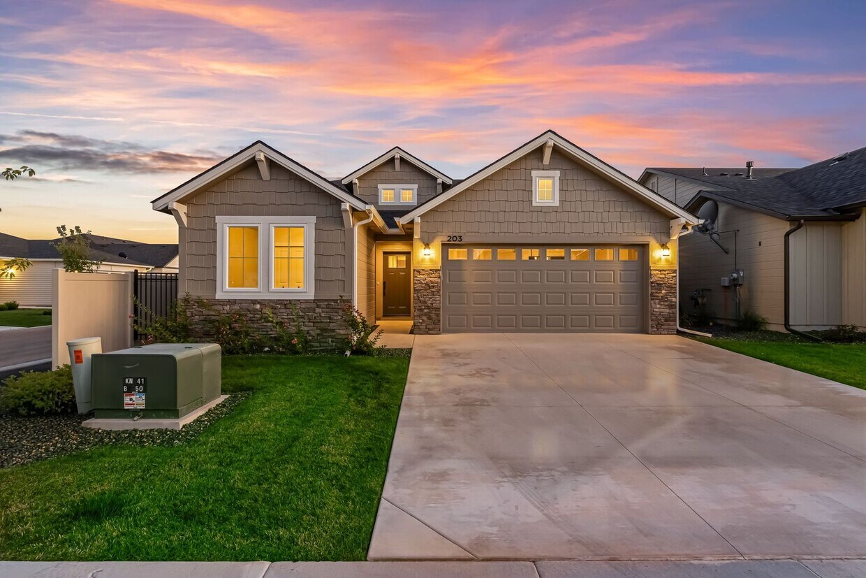 Foto principal - BEAUTIFUL - New Construction 3bd/2ba in De...