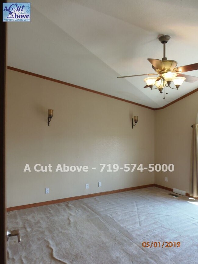 Foto del edificio - 4 Bedrm 3.5 Bath home with acreage