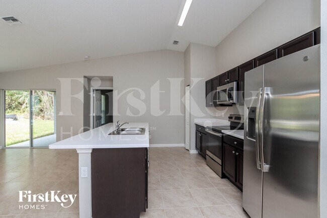 Foto del edificio - 785 Coconut St SE