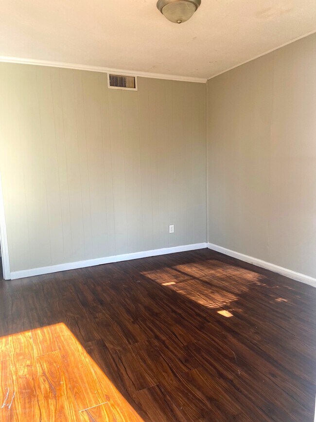 Foto del edificio - 921 Garywood Pl