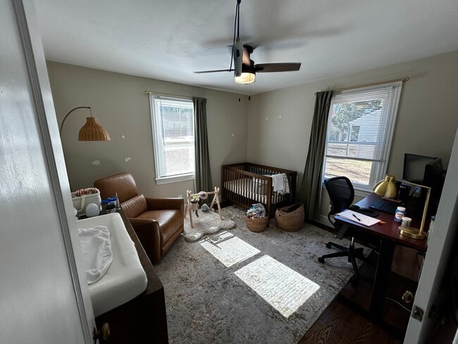 Building Photo - 233 Perry Ave