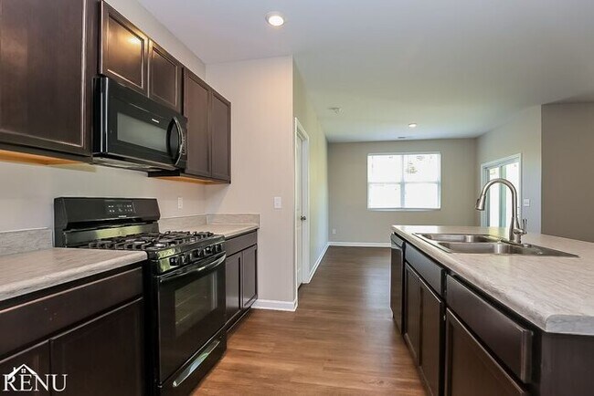 Foto del edificio - 2216 Carefree Ln