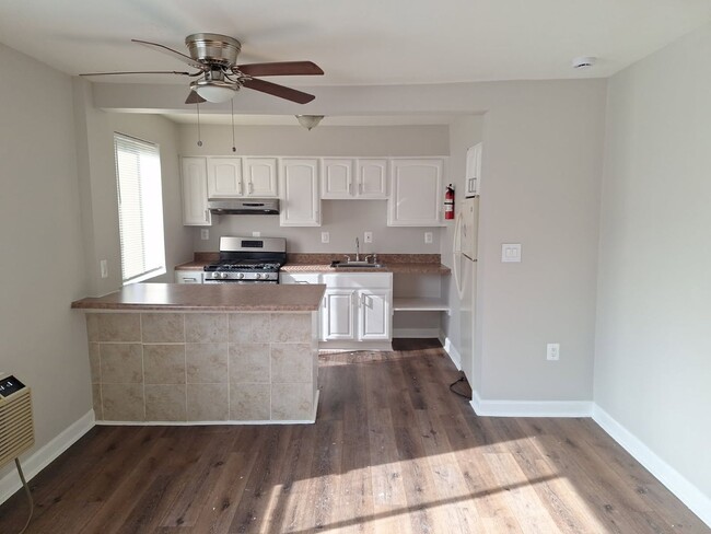 Building Photo - NEWLY AVAILABLE - RENOVATED 2 BR UNIT IN T...