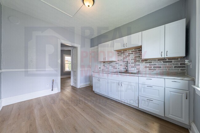 Building Photo - 3461 E 118th St