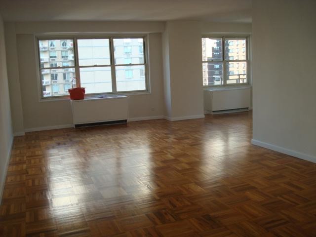 Building Photo - 185 E 85th St