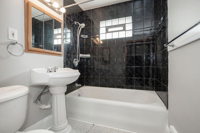 Building Photo - 14718 Bayes Ave