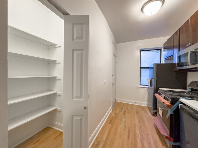 Building Photo - 1540 N Kedzie Ave
