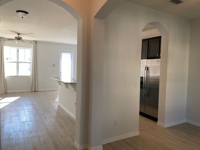 Building Photo - 3 bedroom, 2.5 bathroom townhouse in Water...