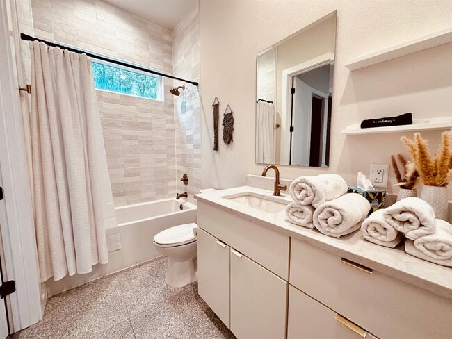 Building Photo - 4706 Sylvandale Dr