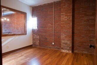 Building Photo - 518 W College St