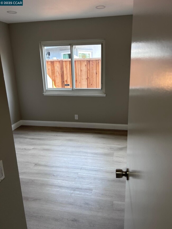 Building Photo - 4556 Lakeshore Dr