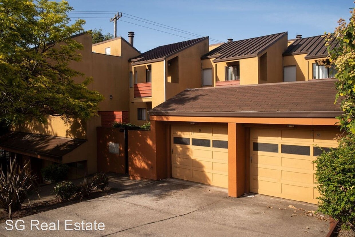 Primary Photo - 3005 San Luis St