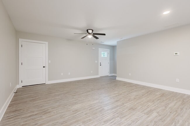 Foto del edificio - 303 E St