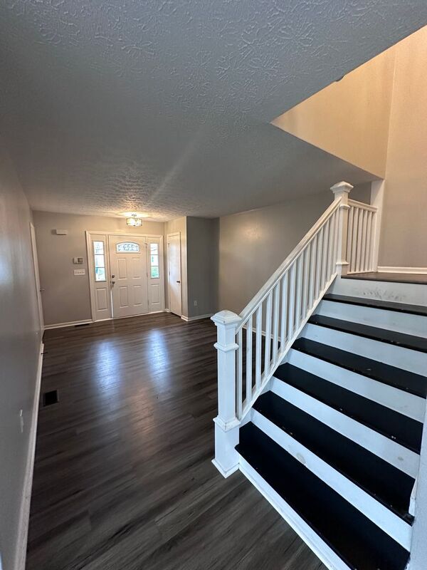 Building Photo - 1811 Hightower Dr