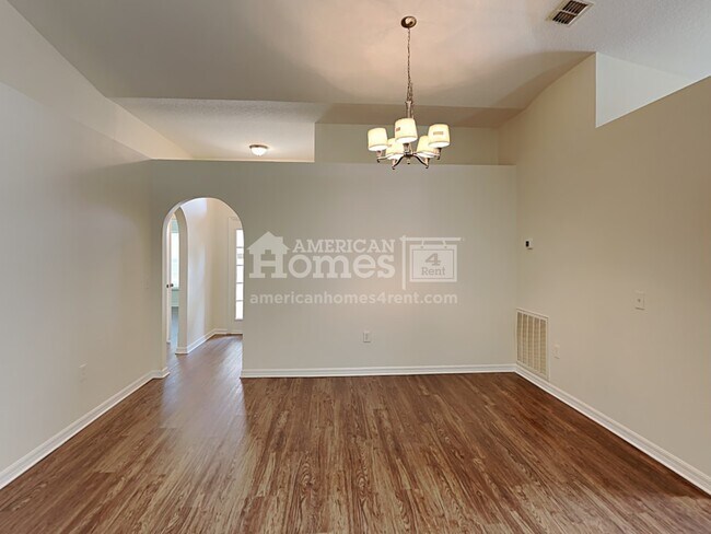 Foto del edificio - 149 King Arthur Court