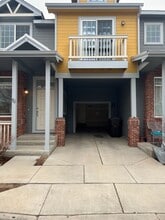 Building Photo - 818 S Terry St