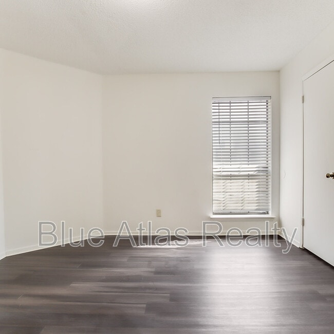 Building Photo - 2718 Wimbledon Ct
