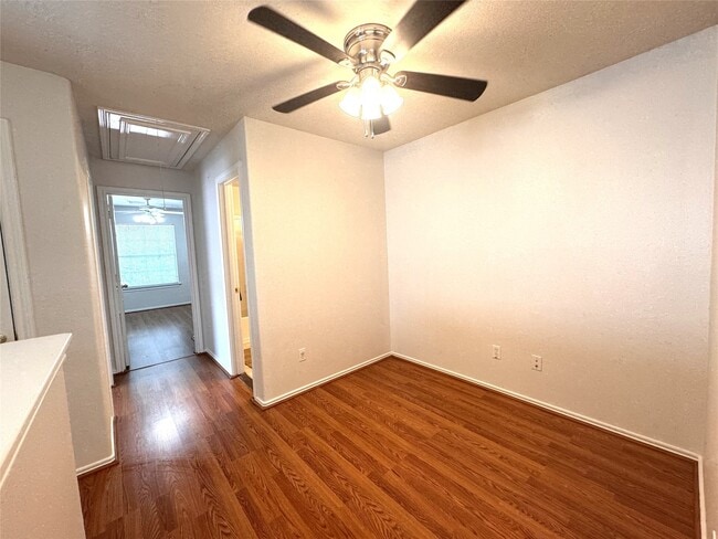 Building Photo - 213 Summerhaze Cir