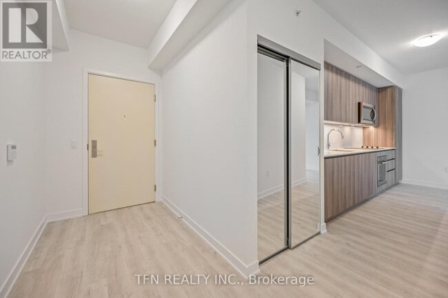 Building Photo - 15 Richardson St