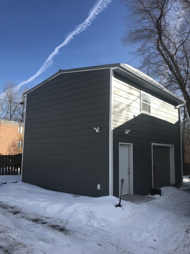 Building Photo - 2154 Burnstead Dr