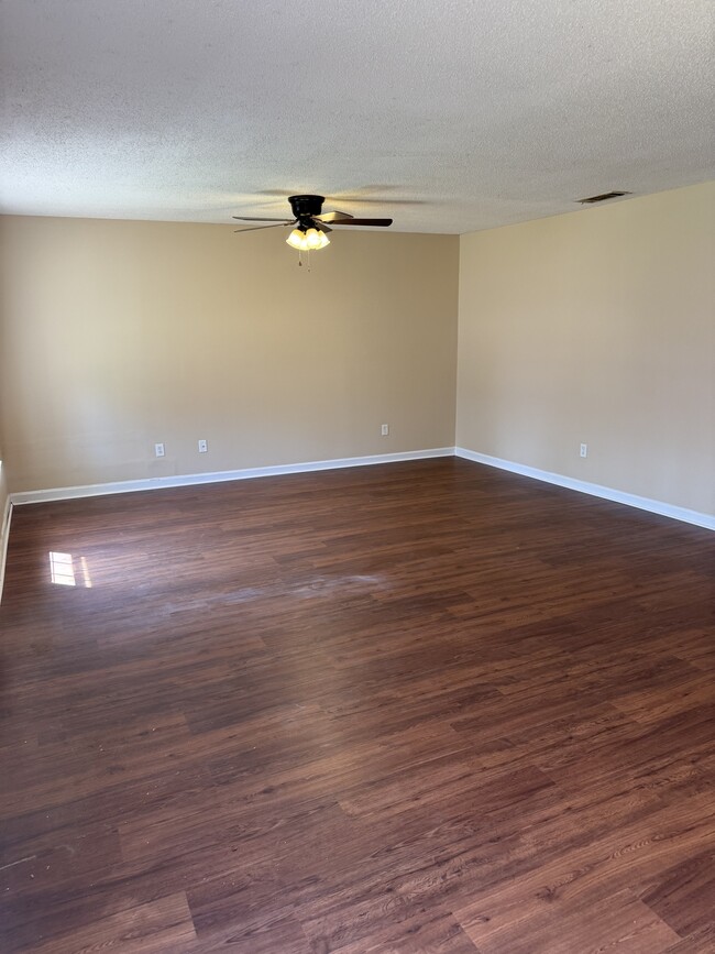 Foto del edificio - 3935 Rodnor Forest Ln