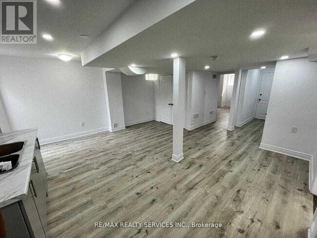 Building Photo - 35 Seahorse Ave