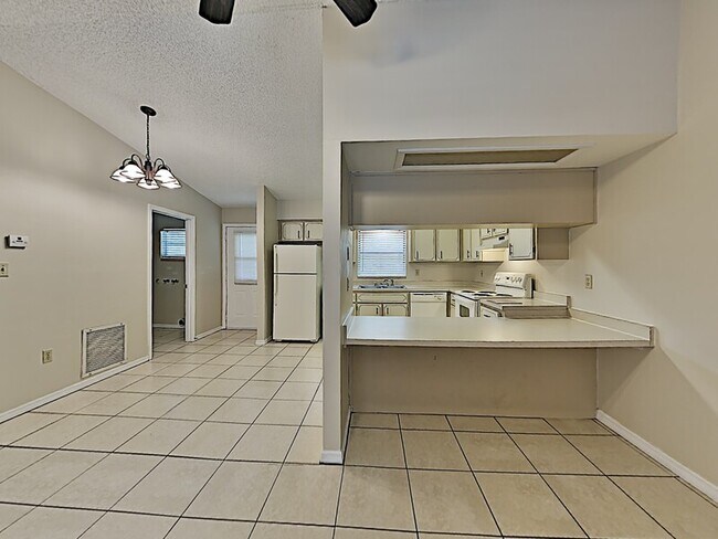 Foto del edificio - 32717 Blossom Ln