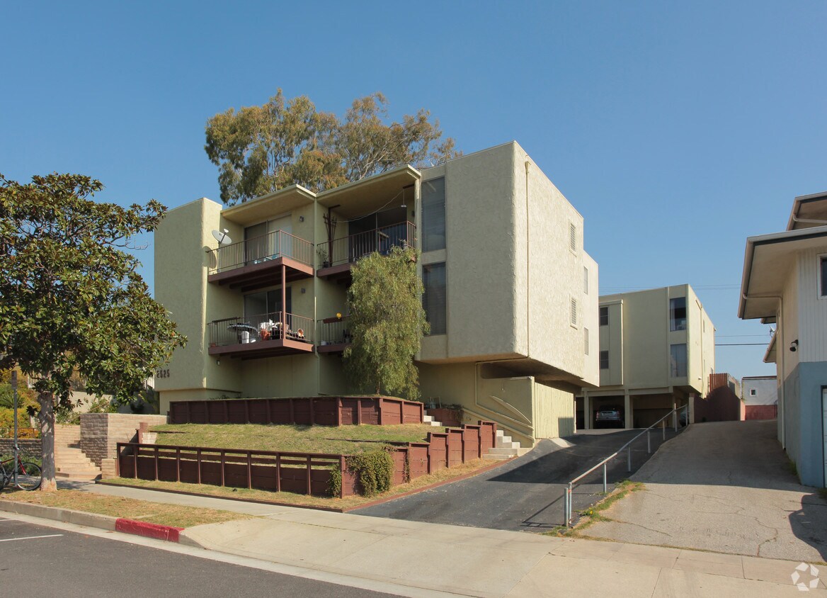 Primary Photo - 2525 Beverly Ave