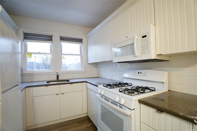 Foto del edificio - 64-12-64-48 48th Ave