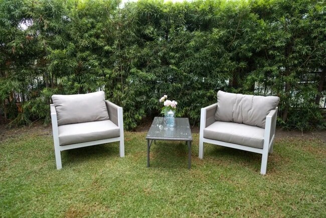 Foto del edificio - 12866 Walsh Ave