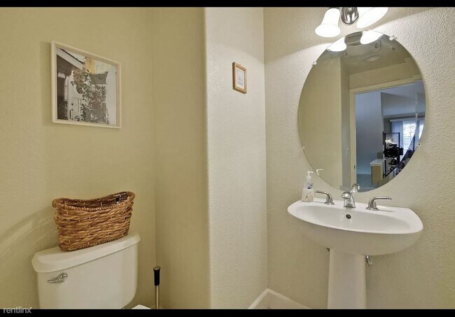 Foto del edificio - 1 br, 1.5 bath Townhome - 1790 Camino Leonor